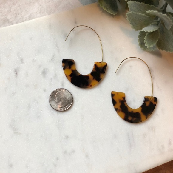 NWOT Classic Tortoise Earrings - Picture 2 of 4